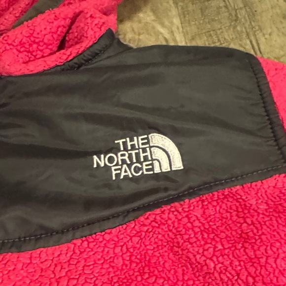 The North Face Pink and Black Fleece Jacket - Size XL/18 - Picture 3 of 5